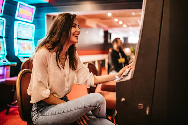 Wild Coaster slot game interface showing five reels and spin controls on slot bola